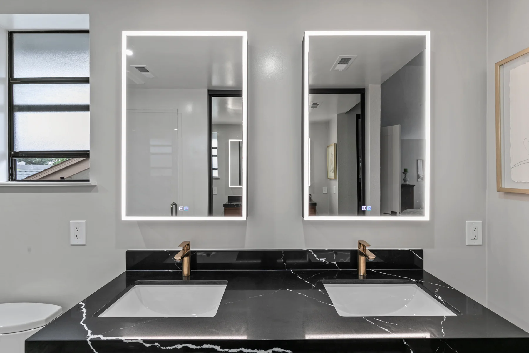 Double vanity bathroom